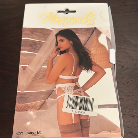 NWT Ivory 3-Piece Garter Set - Picture 2 of 3